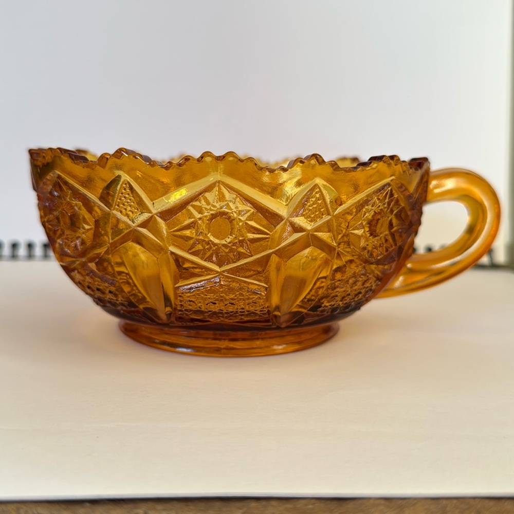 Vintage LE Smith Amber Glass Handled Nappy Heritage Pattern